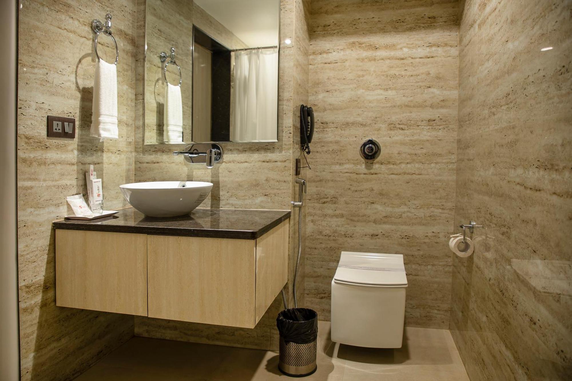 Hotel Rajmahal Gauháti Kültér fotó