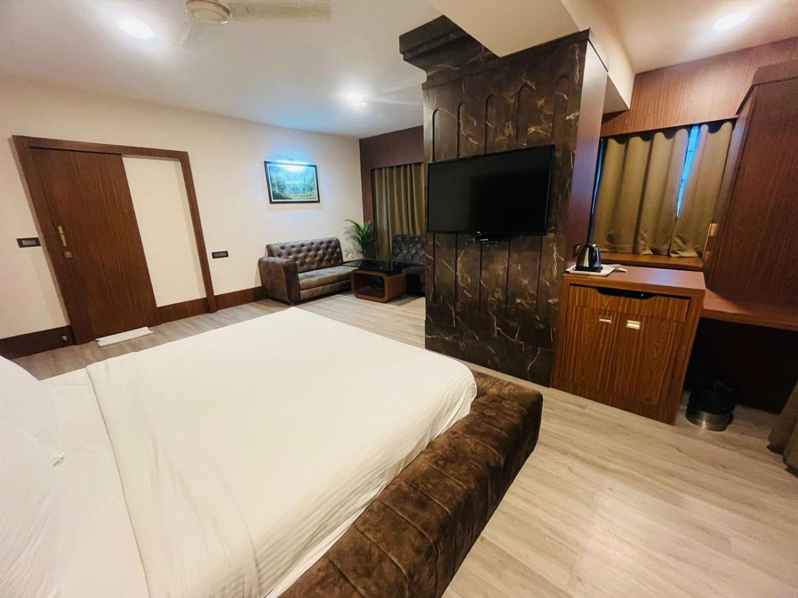 Hotel Rajmahal Gauháti Kültér fotó