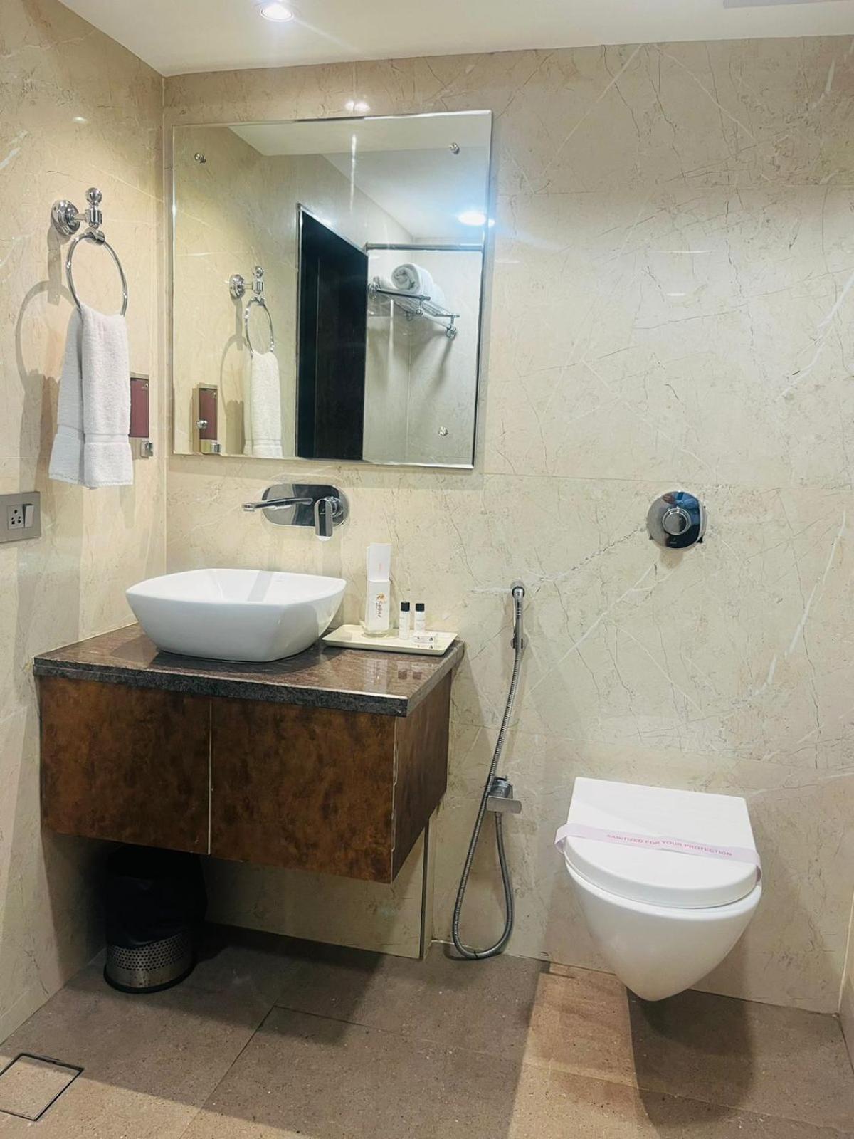Hotel Rajmahal Gauháti Kültér fotó